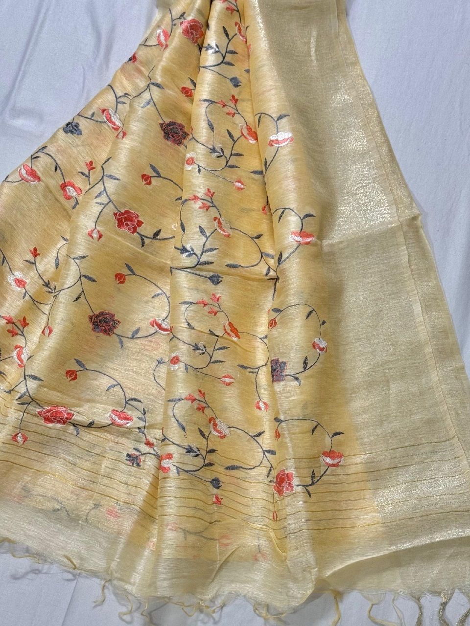 Beautiful Cream Fletcher Silk Linen Saree With Running Blouse